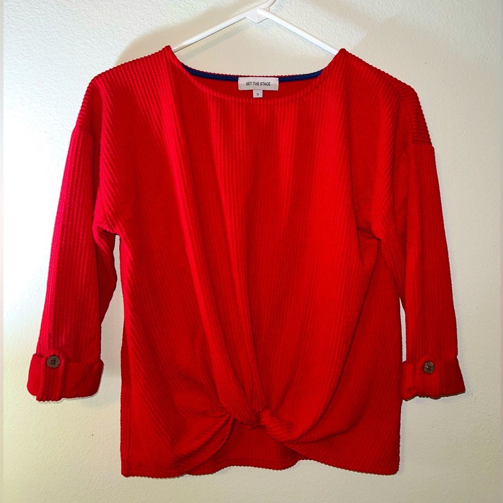 Set The Stage Red Ribbed Knit 3/4 Sleeve Blouse! Size small.